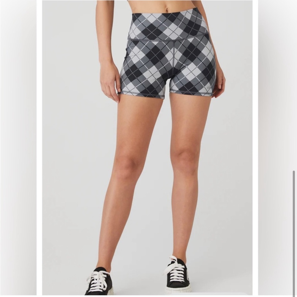 Alo Yoga Vapor Short 4” size Small